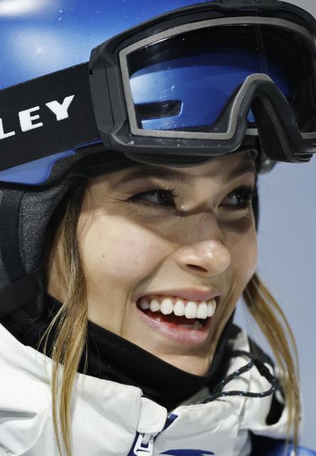 (260219) -- LIVIGNO, Feb. 19, 2026 (Xinhua) -- Gu Ailing of China is seen during the qualification of freestyle skiing women's freeski halfpipe at the Milan-Cortina 2026 Olympic Winter Games in Livigno, Italy, Feb. 19, 2026. (Xinhua/Wang Peng)