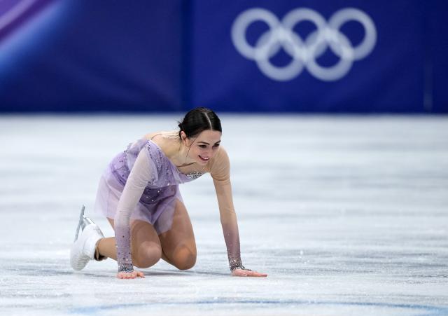 (260219) -- MILAN, Feb. 19, 2026 (Xinhua) -- Julia Sauter of Romania competes during the free skating match of figure skating women single skating at the Milan-Cortina 2026 Olympic Winter Games in Milan, Italy, Feb. 19, 2026. (Xinhua/Xue Yuge)