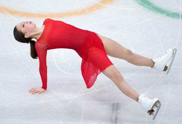 (260219) -- MILAN, Feb. 19, 2026 (Xinhua) -- Nina Pinzarrone of Belgium competes during the free skating match of figure skating women single skating at the Milan-Cortina 2026 Olympic Winter Games in Milan, Italy, Feb. 19, 2026. (Xinhua/Xue Yuge)