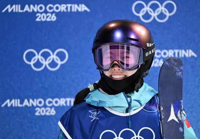 (260219) -- LIVIGNO, Feb. 19, 2026 (Xinhua) -- Liu Yishan of China reacts during the qualification of freestyle skiing women's freeski halfpipe at the Milan-Cortina 2026 Olympic Winter Games in Livigno, Italy, Feb. 19, 2026. (Xinhua/Wu Huiwo)
