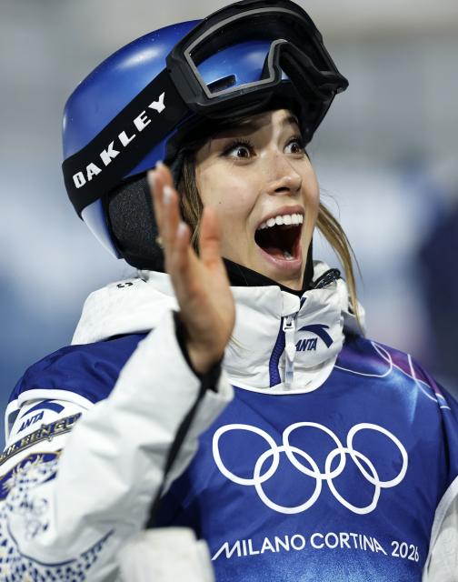 (260219) -- LIVIGNO, Feb. 19, 2026 (Xinhua) -- Gu Ailing of China reacts during the qualification of freestyle skiing women's freeski halfpipe at the Milan-Cortina 2026 Olympic Winter Games in Livigno, Italy, Feb. 19, 2026. (Xinhua/Wang Peng)