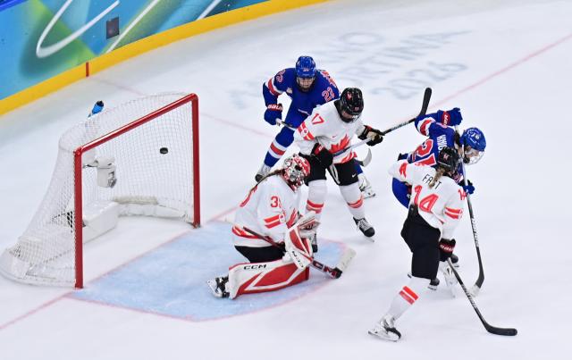 (260219) -- MILAN, Feb. 19, 2026 (Xinhua) -- Goalkeeper Ann-Renee Desbiens of Canada fails to save the puck during the ice hockey women's gold medal game between the United States and Canada at the Milan-Cortina 2026 Olympic Winter Games in Milan, Italy, Feb. 19, 2026. (Xinhua/Tao Xiyi)