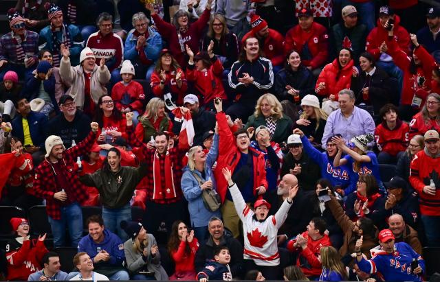 (260219) -- MILAN, Feb. 19, 2026 (Xinhua) -- A spectator holds the puck during the ice hockey women's gold medal game between the United States and Canada at the Milan-Cortina 2026 Olympic Winter Games in Milan, Italy, Feb. 19, 2026. (Xinhua/Tao Xiyi)