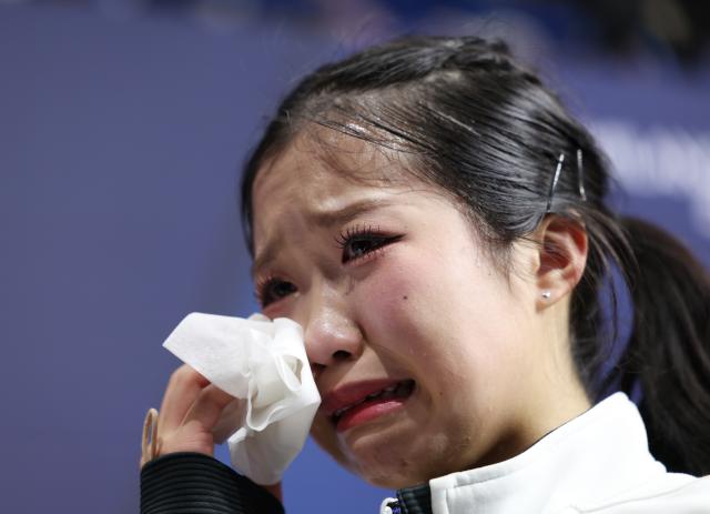 (260219) -- MILAN, Feb. 19, 2026 (Xinhua) -- Nakai Ami of Japan weeps after the free skating match of figure skating women single skating at the Milan-Cortina 2026 Olympic Winter Games in Milan, Italy, Feb. 19, 2026. (Xinhua/Li Ming)