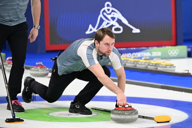 (260220) -- CORTINA D'AMPEZZO, Feb. 20, 2026 (Xinhua) -- Gaute Nepstad of Norway competes during the curling men's semi-final match between Norway and Canada at the 2026 Milan-Cortina Winter Olympics in Cortina, Italy, Feb. 19, 2026. (Xinhua/Lian Yi)