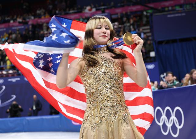 (260220) -- MILAN, Feb. 20, 2026 (Xinhua) -- Gold medalist Alysa Liu of the United States poses for photos with her medal after the awarding ceremony of the figure skating women single skating event at the Milan-Cortina 2026 Olympic Winter Games in Milan, Italy, Feb. 19, 2026. (Xinhua/Li Ming)