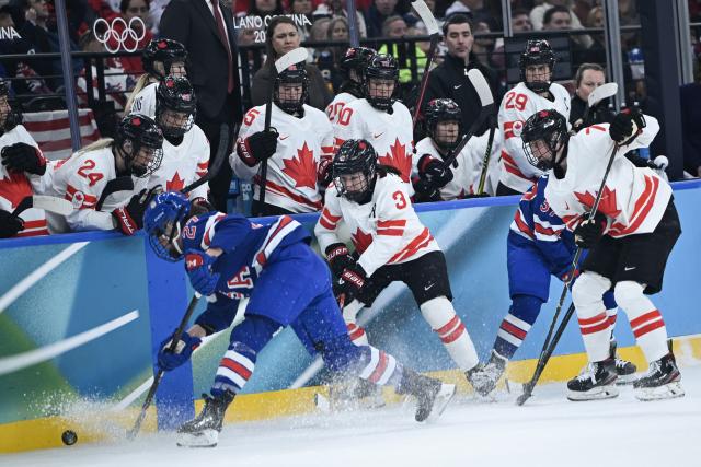 (260220) -- MILAN, Feb. 20, 2026 (Xinhua) -- Players of both teams vie for the puck during the ice hockey women's gold medal game between the United States and Canada at the Milan-Cortina 2026 Olympic Winter Games in Milan, Italy, Feb. 19, 2026. (Xinhua/Zhang Haofu)
