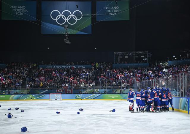 (260220) -- MILAN, Feb. 20, 2026 (Xinhua) -- Players of the United States celebrate victory after the ice hockey women's gold medal game between the United States and Canada at the Milan-Cortina 2026 Olympic Winter Games in Milan, Italy, Feb. 19, 2026. (Xinhua/Zhang Haofu)