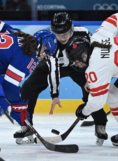 (260220) -- MILAN, Feb. 20, 2026 (Xinhua) -- Kelly Pannek (L) of the United States vies for the puck with Sarah Nurse of Canada during the ice hockey women's gold medal game between the United States and Canada at the Milan-Cortina 2026 Olympic Winter Games in Milan, Italy, Feb. 19, 2026. (Xinhua/Zhang Haofu)