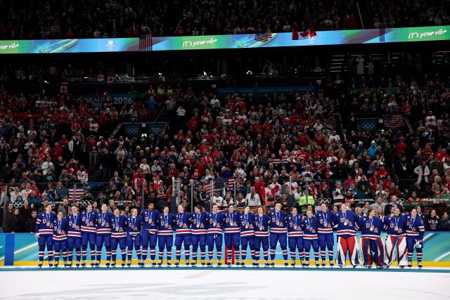 (260220) -- MILAN, Feb. 20, 2026 (Xinhua) -- Gold medalists players of the United States pose during the awarding ceremony after the ice hockey women's gold medal game between the United States and Canada at the Milan-Cortina 2026 Olympic Winter Games in Milan, Italy, Feb. 19, 2026. (Xinhua/Wang Kaiyan)