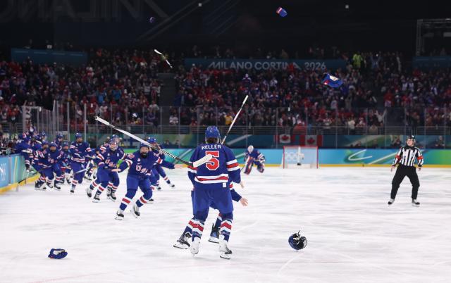 (260220) -- MILAN, Feb. 20, 2026 (Xinhua) -- Players of the United States celebrate victory after the ice hockey women's gold medal game between the United States and Canada at the Milan-Cortina 2026 Olympic Winter Games in Milan, Italy, Feb. 19, 2026. (Xinhua/Wang Kaiyan)