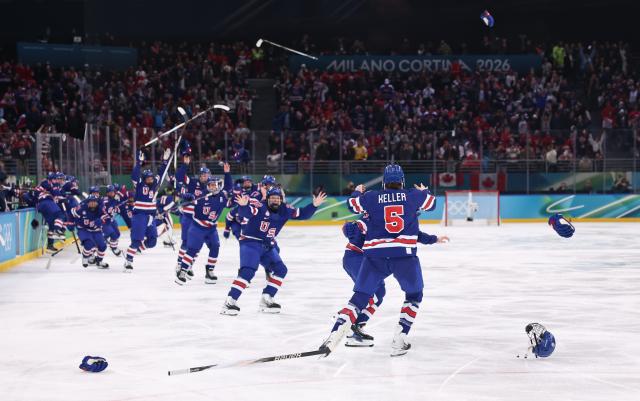 (260220) -- MILAN, Feb. 20, 2026 (Xinhua) -- Players of the United States celebrate victory after the ice hockey women's gold medal game between the United States and Canada at the Milan-Cortina 2026 Olympic Winter Games in Milan, Italy, Feb. 19, 2026. (Xinhua/Wang Kaiyan)