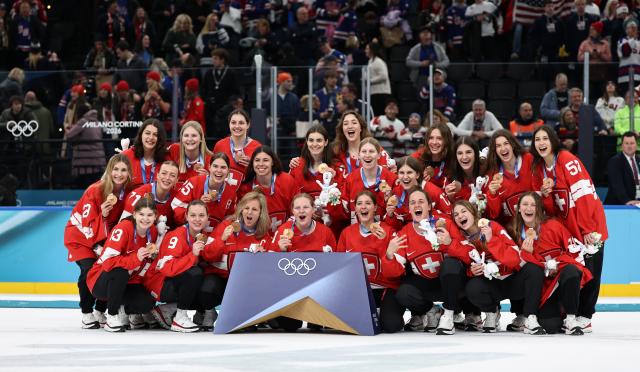 (260220) -- MILAN, Feb. 20, 2026 (Xinhua) -- Bronze medalists players of Switzerland pose during the awarding ceremony after the ice hockey women's gold medal game between the United States and Canada at the Milan-Cortina 2026 Olympic Winter Games in Milan, Italy, Feb. 19, 2026. (Xinhua/Wang Kaiyan)