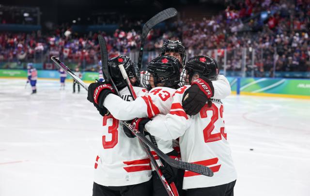 (260220) -- MILAN, Feb. 20, 2026 (Xinhua) -- Players of Canada celebrate a goal during the ice hockey women's gold medal game between the United States and Canada at the Milan-Cortina 2026 Olympic Winter Games in Milan, Italy, Feb. 19, 2026. (Xinhua/Wang Kaiyan)
