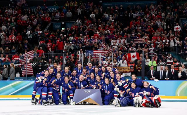 (260220) -- MILAN, Feb. 20, 2026 (Xinhua) -- Gold medalists players of the United States pose during the awarding ceremony after the ice hockey women's gold medal game between the United States and Canada at the Milan-Cortina 2026 Olympic Winter Games in Milan, Italy, Feb. 19, 2026. (Xinhua/Wang Kaiyan)