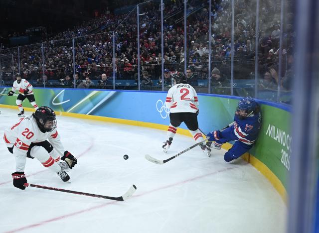 (260220) -- MILAN, Feb. 20, 2026 (Xinhua) -- Britta Curl (R) of the United States competes during the ice hockey women's gold medal game between the United States and Canada at the Milan-Cortina 2026 Olympic Winter Games in Milan, Italy, Feb. 19, 2026. (Xinhua/Zhang Haofu)