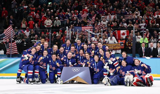 (260220) -- MILAN, Feb. 20, 2026 (Xinhua) -- Gold medalists players of the United States pose during the awarding ceremony after the ice hockey women's gold medal game between the United States and Canada at the Milan-Cortina 2026 Olympic Winter Games in Milan, Italy, Feb. 19, 2026. (Xinhua/Wang Kaiyan)