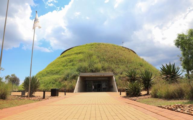 (260220) -- GAUTENG, Feb. 20, 2026 (Xinhua) -- This photo taken on Feb. 19, 2026 shows an exterior view of the Maropeng exhibition center, located in the Cradle of Humankind World Heritage Site, in Gauteng Province, South Africa. The World Heritage listed Cradle of Humankind caves have produced a rich collection of human ancestor fossils. (Xinhua/Chen Wei)