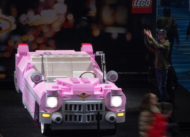 (260220) -- BEIJING, Feb. 20, 2026 (Xinhua) -- A full-size LEGO 1950s Cadillac convertible is on display at the 2026 Canadian International AutoShow in Toronto, Canada, Feb. 18, 2026. A full-size LEGO 1950s Cadillac convertible, made from over 418,000 bricks, is featured at the 2026 Canadian International AutoShow from February 13 to 22. (Photo by Zou Zheng/Xinhua)