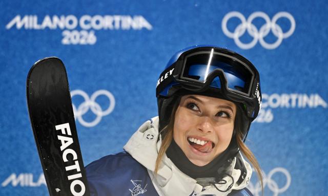 (260220) -- BEIJING, Feb. 20, 2026 (Xinhua) -- Gu Ailing of China reacts during the qualification of freestyle skiing women's freeski halfpipe at the Milan-Cortina 2026 Olympic Winter Games in Livigno, Italy, Feb. 19, 2026. (Xinhua/Zhang Hongxiang)
