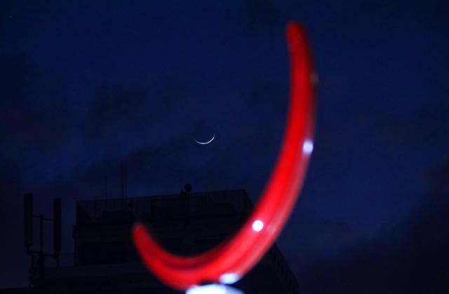 (260220) -- BEIJING, Feb. 20, 2026 (Xinhua) -- This photo taken on Feb. 19, 2026 shows the crescent moon in Beirut, Lebanon. (Xinhua/Bilal Jawich)