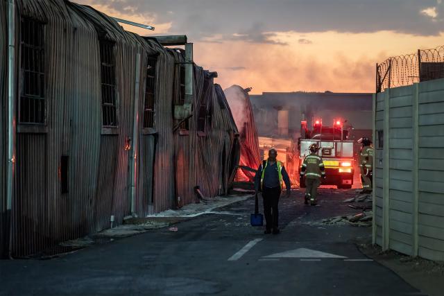 (260220) -- JOHANNESBURG, Feb. 20, 2026 (Xinhua) -- Rescuers work at the fire site of a chemical factory in Johannesburg, South Africa, Feb. 19, 2026. A major fire broke out Thursday at a chemical factory in Germiston in South Africa's Johannesburg, prompting the evacuation of workers, local authorities said.
   No fatalities have been reported, but as a safety measure, all personnel within a 500-meter radius of the affected site were evacuated, said Ekurhuleni disaster and emergency management services spokesperson William Ntladi. (Photo by Shiraaz Mohamed/Xinhua)