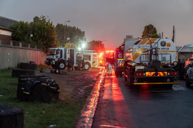 (260220) -- JOHANNESBURG, Feb. 20, 2026 (Xinhua) -- Rescuers work at the fire site of a chemical factory in Johannesburg, South Africa, Feb. 19, 2026. A major fire broke out Thursday at a chemical factory in Germiston in South Africa's Johannesburg, prompting the evacuation of workers, local authorities said.
   No fatalities have been reported, but as a safety measure, all personnel within a 500-meter radius of the affected site were evacuated, said Ekurhuleni disaster and emergency management services spokesperson William Ntladi. (Photo by Shiraaz Mohamed/Xinhua)