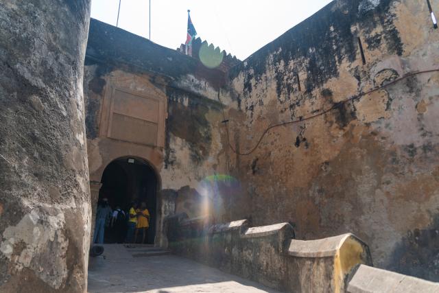 (260220) -- MOMBASA, Feb. 20, 2026 (Xinhua) -- Tourists enter Fort Jesus in the Old Town of Mombasa, Kenya, Feb. 19, 2026. Built by the Portuguese in 1593-1596, Fort Jesus is one of the most outstanding and well-preserved examples of 16th Portuguese military fortifications and was added to World Heritage List by the UNESCO in 2011. (Xinhua/Xie Jianfei)