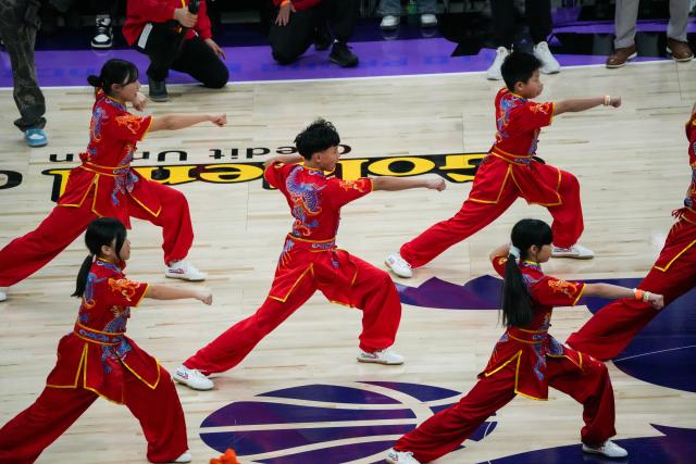 (260220) -- SACRAMENTO, Feb. 20, 2026 (Xinhua) -- Dancers perform wushu in the halftime show to celebrate the Chinese New Year during the 2025-2026 NBA regular season basketball game between Sacramento Kings and Orlando Magic in Sacramento, the United States, Feb. 19, 2026. (Photo by Sun Yuxuan/Xinhua)