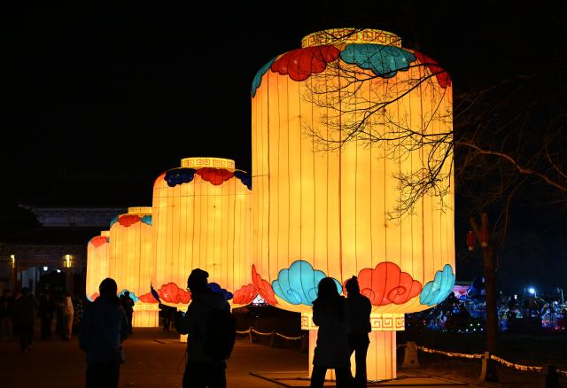 (260220) -- BEIJING, Feb. 20, 2026 (Xinhua) -- Tourists visit a latern exhibition at a temple fair in Shangqiu City, central China's Henan Province, Feb. 19, 2026. China's Ministry of Culture and Tourism launched a month-long cultural and tourism campaign ahead of the Spring Festival, featuring a wide range of activities and promotional measures to better meet people's needs.
   Running from late January to early March, the campaign will see about 30,000 activities held nationwide, offering seasonal cultural and tourism products and events focused on traditional New Year customs, performances, and exhibitions.
   More than 360 million yuan (about 51.6 million U.S. dollars) in consumption vouchers and subsidies will be distributed, alongside measures such as ticket discounts, bundled ticket incentives, and cross-regional tourism promotions. (Xinhua/Zhu Xiang)