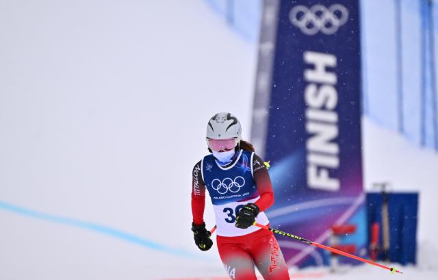 (260220) -- LIVIGNO, Feb. 20, 2026 (Xinhua) -- Zhang Xuelian of China reacts after crossing the finish line during the freestyle skiing women's ski cross seeding at the Milan-Cortina 2026 Olympic Winter Games in Livigno, Italy, Feb. 20, 2026. (Xinhua/Zhang Hongxiang)