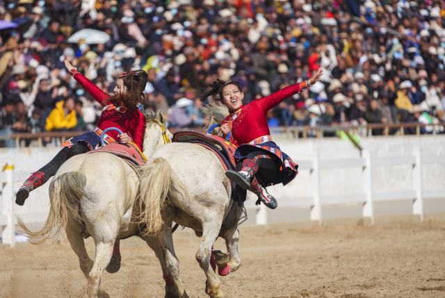 (260220) -- LHASA, Feb. 20, 2026 (Xinhua) -- Equestrian performers put on a show in Lhasa, southwest China's Xizang Autonomous Region, Feb. 20, 2026. Monday was the Chinese New Year's Eve, which was just one day earlier than the Night of Gutu of the Tibetan calendar this year, the prelude to the Tibetan New Year, or Losar, the most important festival in the Tibetan calendar.
    Losar is a time for family reunions. It is marked by religious rituals, long prayers, horse racing, family gatherings and feasts. 
    The city of Lhasa hosted ethnic equestrian performances and horse racing on Friday, the fourth day of the Year of the Horse, and also the third day of the Tibetan New Year, showcasing superb traditional skills and offering visual enjoyment to the audience. (Xinhua/Tenzin Nyida)