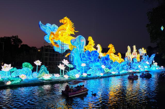 (260220) -- BEIJING, Feb. 20, 2026 (Xinhua) -- People visit a Spring Festival lantern fair at Yuexiu Park in Guangzhou, south China's Guangdong Province, Feb. 20, 2026. China's Ministry of Culture and Tourism launched a month-long cultural and tourism campaign ahead of the Spring Festival, featuring a wide range of activities and promotional measures to better meet people's needs.
   Running from late January to early March, the campaign will see about 30,000 activities held nationwide, offering seasonal cultural and tourism products and events focused on traditional New Year customs, performances, and exhibitions.
   More than 360 million yuan (about 51.6 million U.S. dollars) in consumption vouchers and subsidies will be distributed, alongside measures such as ticket discounts, bundled ticket incentives, and cross-regional tourism promotions. (Xinhua/Wu Lu)