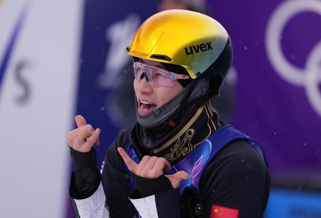 (260220) -- LIVIGNO, Feb. 20, 2026 (Xinhua) -- Li Tianma of China reacts during the freestyle skiing men's aerials final 1 at the Milan-Cortina 2026 Olympic Winter Games in Livigno, Italy, Feb. 20, 2026. (Xinhua/Hu Chao)