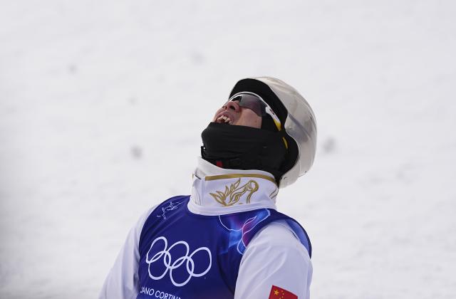 (260220) -- LIVIGNO, Feb. 20, 2026 (Xinhua) -- Gold medalist Wang Xindi of China celebrates winning after the freestyle skiing men's aerials final 2 at the Milan-Cortina 2026 Olympic Winter Games in Livigno, Italy, Feb. 20, 2026. (Xinhua/Wu Huiwo)