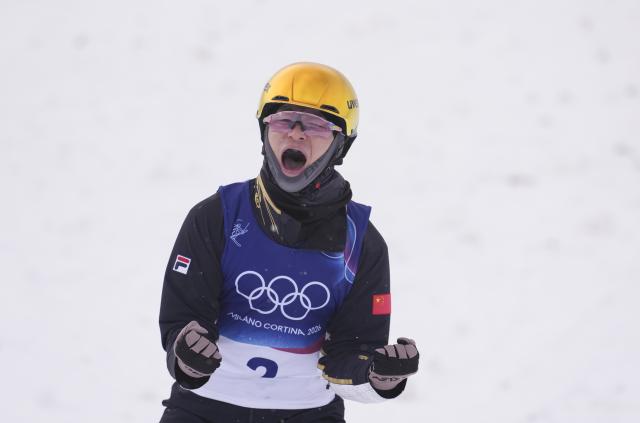 (260220) -- LIVIGNO, Feb. 20, 2026 (Xinhua) -- Li Tianma of China reacts during the freestyle skiing men's aerials final 2 at the Milan-Cortina 2026 Olympic Winter Games in Livigno, Italy, Feb. 20, 2026. (Xinhua/Hu Chao)