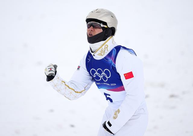 (260220) -- LIVIGNO, Feb. 20, 2026 (Xinhua) -- Wang Xindi of China reacts during the freestyle skiing men's aerials final 1 at the Milan-Cortina 2026 Olympic Winter Games in Livigno, Italy, Feb. 20, 2026. (Xinhua/Wu Huiwo)