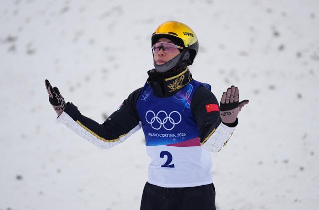 (260220) -- LIVIGNO, Feb. 20, 2026 (Xinhua) -- Li Tianma of China reacts during the freestyle skiing men's aerials final 1 at the Milan-Cortina 2026 Olympic Winter Games in Livigno, Italy, Feb. 20, 2026. (Xinhua/Wu Huiwo)
