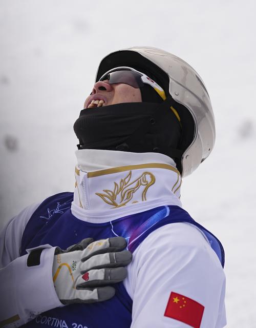 (260220) -- LIVIGNO, Feb. 20, 2026 (Xinhua) -- Gold medalist Wang Xindi of China celebrates winning after the freestyle skiing men's aerials final 2 at the Milan-Cortina 2026 Olympic Winter Games in Livigno, Italy, Feb. 20, 2026. (Xinhua/Wu Huiwo)