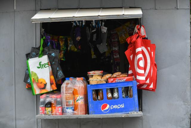 (260220) -- ADDIS ABABA, Feb. 20, 2026 (Xinhua) -- Woven bags are seen at a shop in Addis Ababa, Ethiopia, Feb. 7, 2026. TO GO WITH "Feature: Ethiopia embraces paper bags as single-use plastic ban takes effect" (Photo by Michael Tewelde/Xinhua)