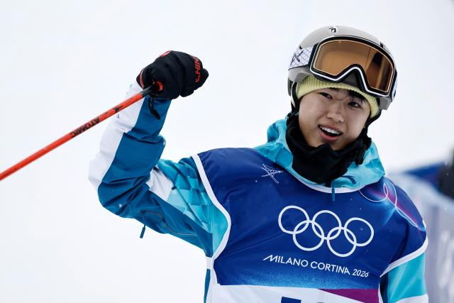 (260220) -- LIVIGNO, Feb. 20, 2026 (Xinhua) -- Sheng Haipeng of China reacts during the freestyle skiing men's freeski halfpipe qualification at the Milan-Cortina 2026 Olympic Winter Games in Livigno, Italy, Feb. 20, 2026. (Xinhua/Wang Peng)