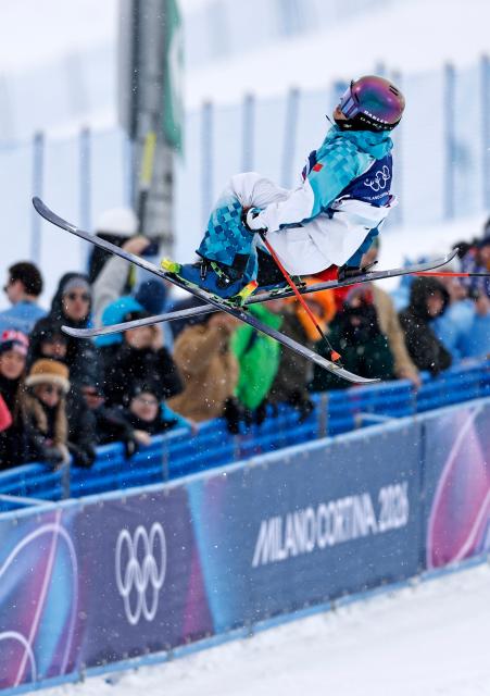 (260220) -- LIVIGNO, Feb. 20, 2026 (Xinhua) -- Su Shuaibing of China competes during the freestyle skiing men's freeski halfpipe qualification at the Milan-Cortina 2026 Olympic Winter Games in Livigno, Italy, Feb. 20, 2026. (Xinhua/Wang Peng)
