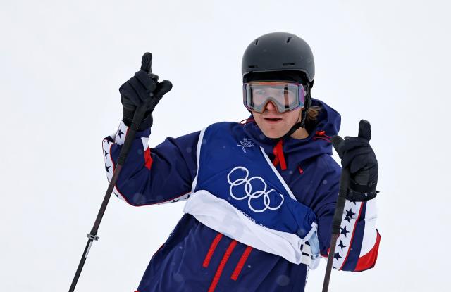 (260220) -- LIVIGNO, Feb. 20, 2026 (Xinhua) -- Hunter Hess of the United States during the freestyle skiing men's freeski halfpipe qualification at the Milan-Cortina 2026 Olympic Winter Games in Livigno, Italy, Feb. 20, 2026. (Xinhua/Wang Peng)