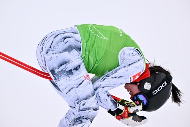 (260220) -- LIVIGNO, Feb. 20, 2026 (Xinhua) -- Talina Gantenbein of Switzerland reacts during the semifinal of the freestyle skiing women's ski cross event at the Milan-Cortina 2026 Olympic Winter Games in Livigno, Italy, Feb. 20, 2026. (Xinhua/Zhang Hongxiang)