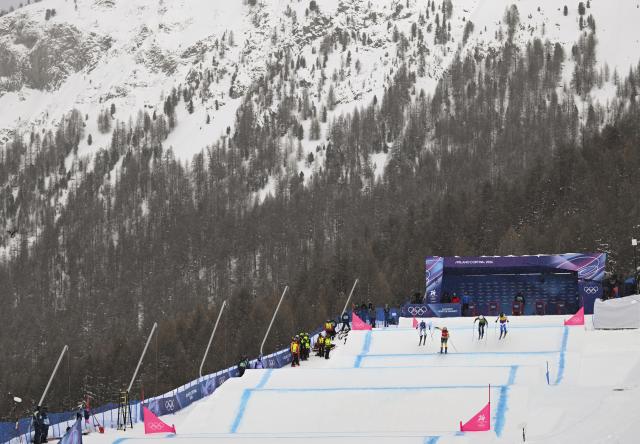 (260220) -- LIVIGNO, Feb. 20, 2026 (Xinhua) -- Daniela Maier (3rd R) of Germany competes during the big final of the freestyle skiing women's ski cross event at the Milan-Cortina 2026 Olympic Winter Games in Livigno, Italy, Feb. 20, 2026. (Xinhua/Xia Yifang)