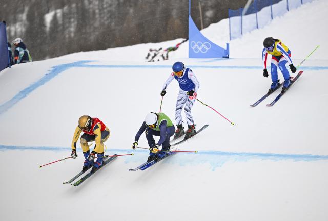 (260220) -- LIVIGNO, Feb. 20, 2026 (Xinhua) -- Daniela Maier (1st L) of Germany competes during the big final of the freestyle skiing women's ski cross event at the Milan-Cortina 2026 Olympic Winter Games in Livigno, Italy, Feb. 20, 2026. (Xinhua/Xia Yifang)