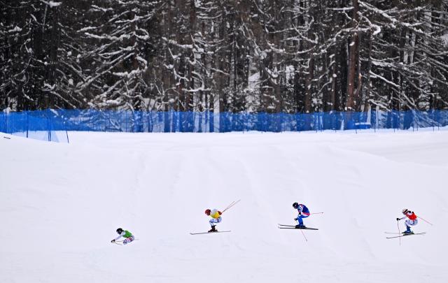 (260220) -- LIVIGNO, Feb. 20, 2026 (Xinhua) -- Sixtine Cousin (2nd L) of Switzerland competes during the quarterfinal of the freestyle skiing women's ski cross event at the Milan-Cortina 2026 Olympic Winter Games in Livigno, Italy, Feb. 20, 2026. (Xinhua/Zhang Hongxiang)