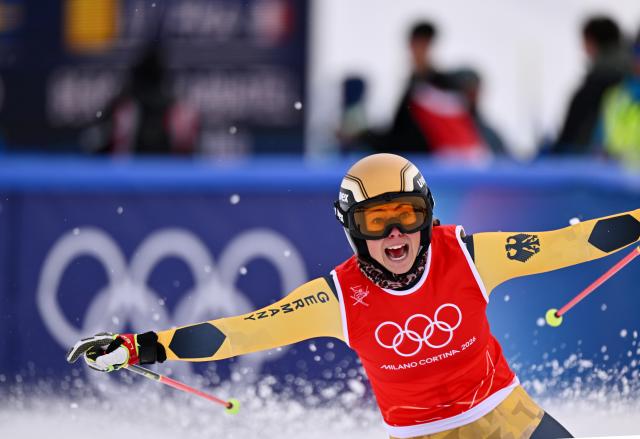 (260220) -- LIVIGNO, Feb. 20, 2026 (Xinhua) -- Daniela Maier of Germany celebrates during the big final of the freestyle skiing women's ski cross event at the Milan-Cortina 2026 Olympic Winter Games in Livigno, Italy, Feb. 20, 2026. (Xinhua/Zhang Hongxiang)