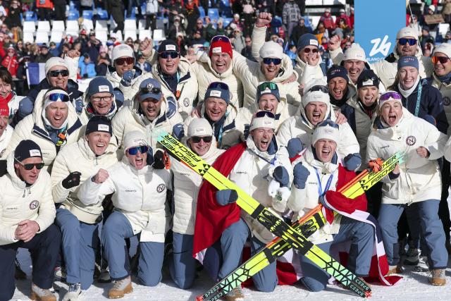 (260220) -- ANTERSELVA, Feb. 20, 2026 (Xinhua) -- Members of Team Norway celebrate after the biathlon men's 15km mass start event at the 2026 Milan-Cortina Winter Olympics in Anterselva, Italy, Feb. 20, 2026. (Xinhua/Zhang Tao)