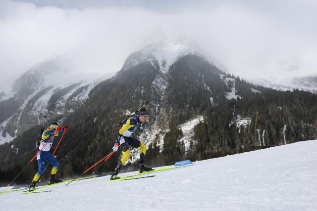 (260220) -- ANTERSELVA, Feb. 20, 2026 (Xinhua) -- Martin Ponsiluoma (R) of Sweden competes during the biathlon men's 15km mass start event at the 2026 Milan-Cortina Winter Olympics in Anterselva, Italy, Feb. 20, 2026. (Xinhua/Zhang Tao)